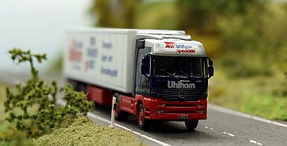 1914 MB Actros - K�hlkoffer Sattelzug - vorn -  uhlhorn Logistic - Internet