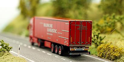 1915 SCANIA - Koffer Sattelzug, SpaceCab - Blondie Logistic - hinten - Internet 1915 SCANIA - Koffer Sattelzug, SpaceCab - Blondie Logistic - hinten - Internet