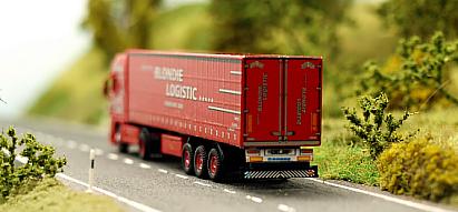 1917 DAF - Gardinenplanen Sattelzug - Blondie Logistic - hinten - Internet 1917 DAF - Gardinenplanen Sattelzug - Blondie Logistic - hinten - Internet