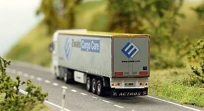 1918 MB Actros - neues Modell - Umbau - Gardinenplanen Sattelzug - Ewals Cargo Care - Internet 1918 MB Actros - neues Modell - Umbau - Gardinenplanen Sattelzug - Ewals Cargo Care - Internet