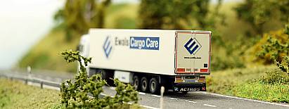 1921 Kühlkoffer - Sattelzug (Basismodell HERPA) - Ewals Cargo Care - hinten - Internet 1921 Kühlkoffer - Sattelzug (Basismodell HERPA) - Ewals Cargo Care - hinten - Internet