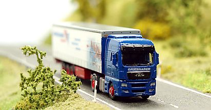 1925 MAN Gardinenplanen - Sattelzug - GRIESHABER Logistik - vorn - Internet 1925 MAN Gardinenplanen - Sattelzug - GRIESHABER Logistik - vorn - Internet