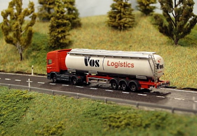 13 HERPA Tank-Sattelzug VOS hinten