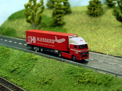 19 ROCO Gardinenplanen-Sattelzug ESSERS vorn