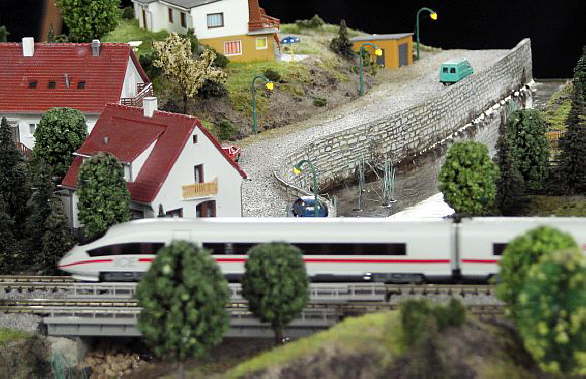 ICE durch die Vorstadt