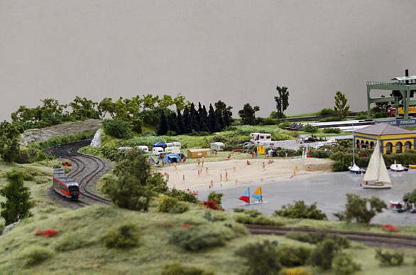 Schienenbus am Badeteich